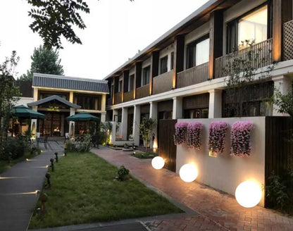 Soft Orb Garden Lamp