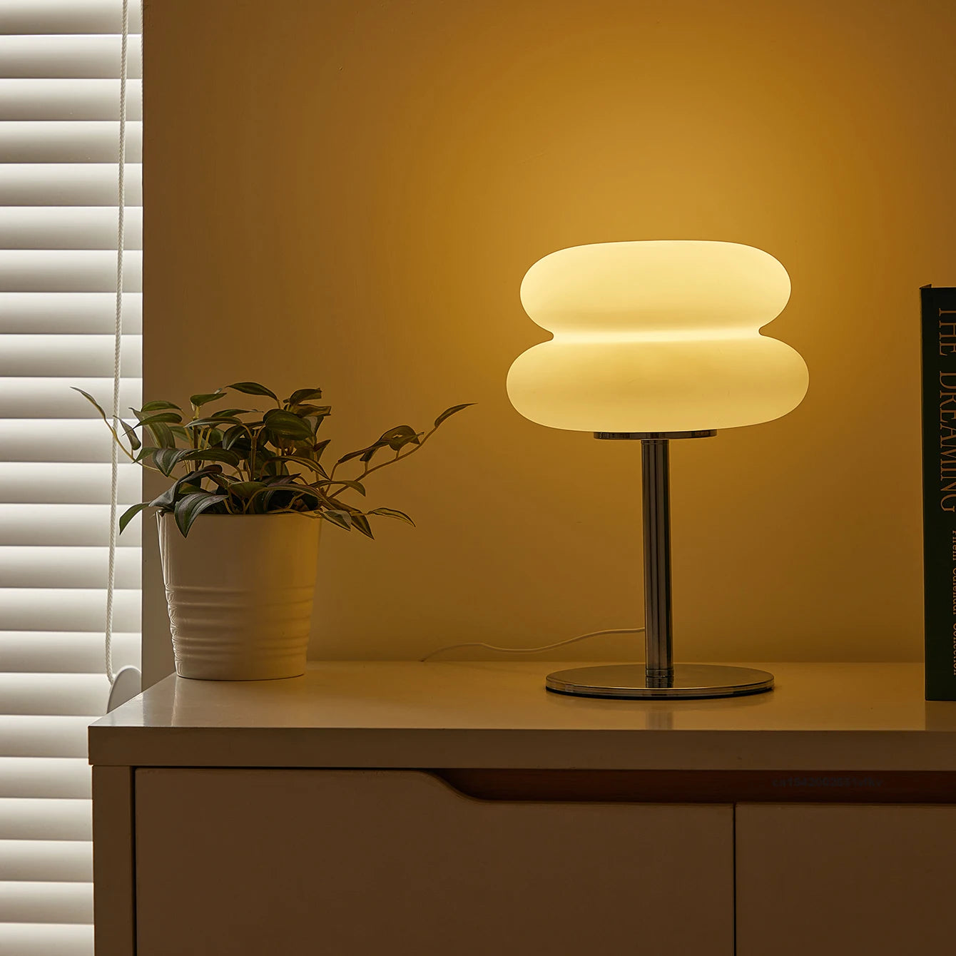 Calm Cream Lamp